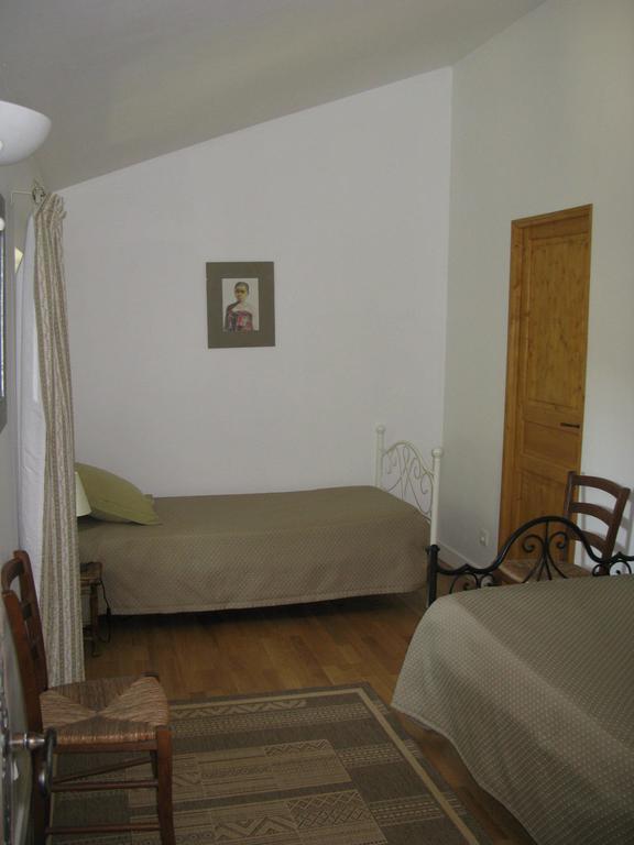 Le Mas D'Acanthe Montfaucon  Room photo