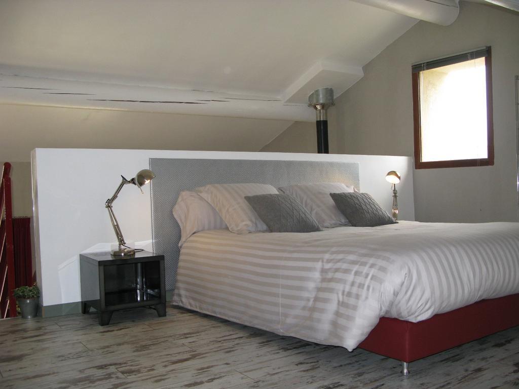 Le Mas D'Acanthe Montfaucon  Room photo